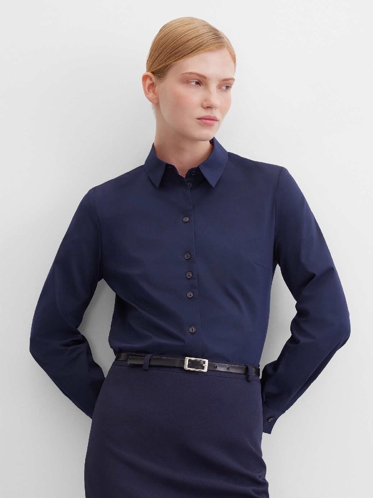 Блузка - сорочка с отделкой в классическом стиле