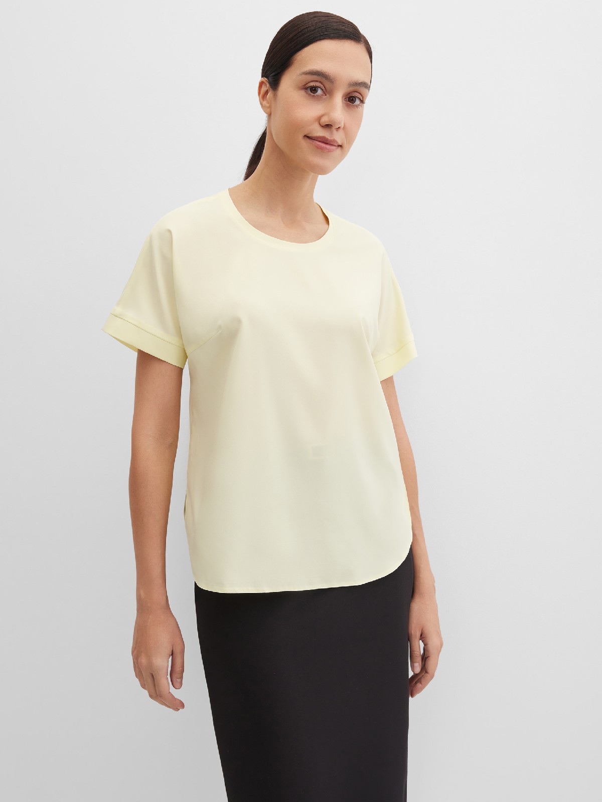 Блуза с коротким цельнокроенным  рукавом