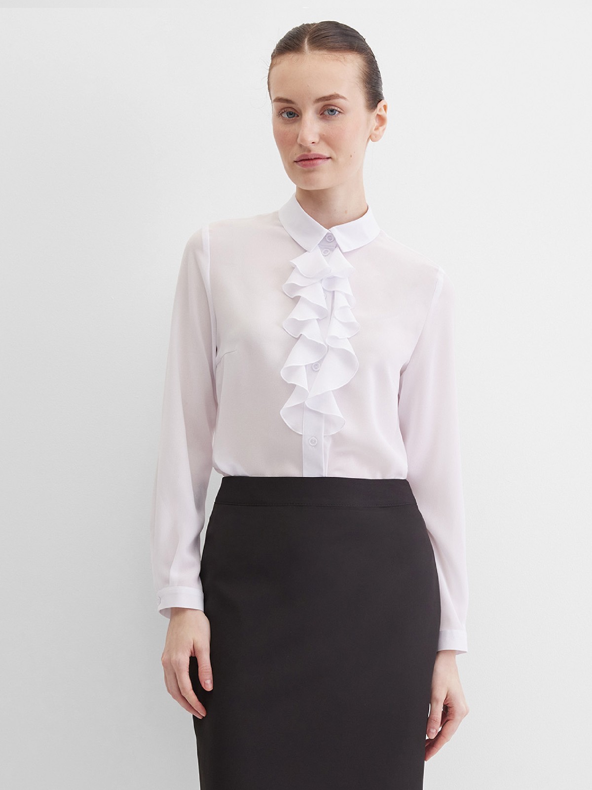 Блузка с воротником жабо