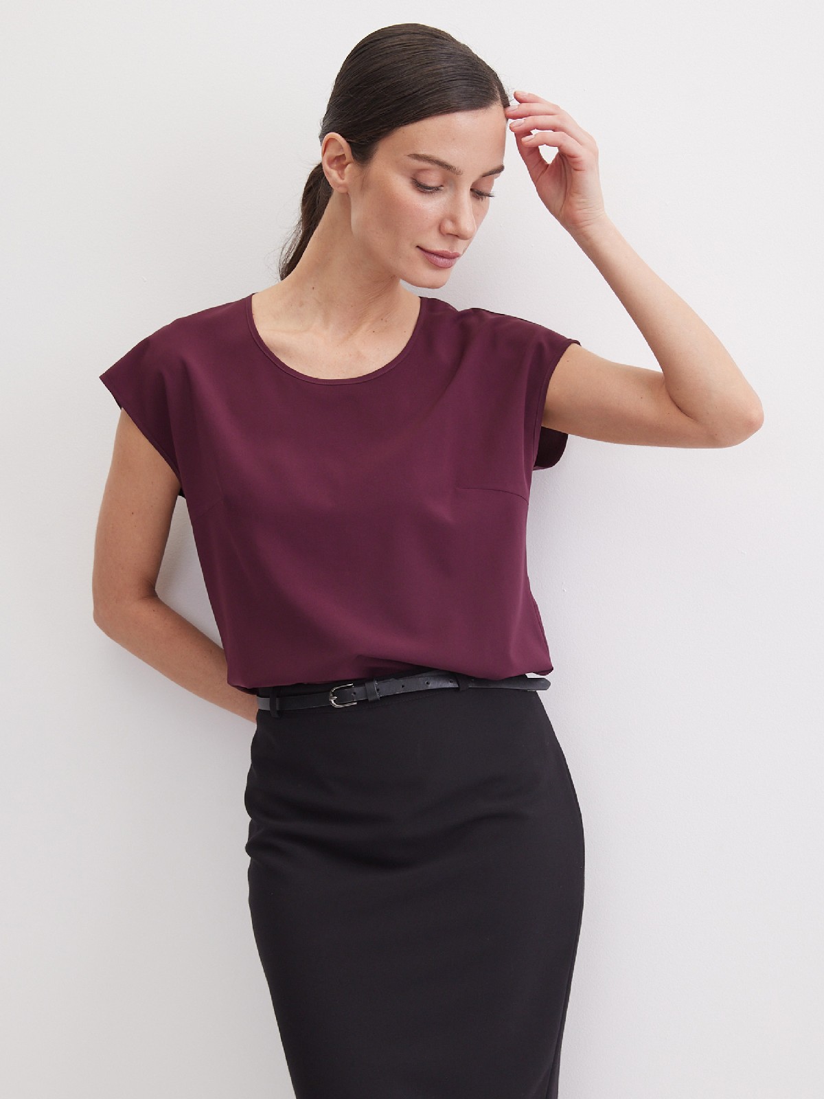 Блуза со спущенным плечом без рукавов