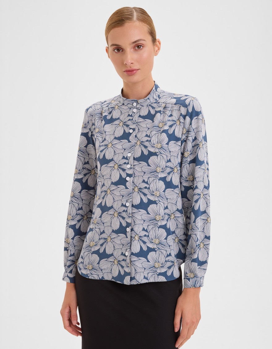 Блузка с крупным цветочным узором