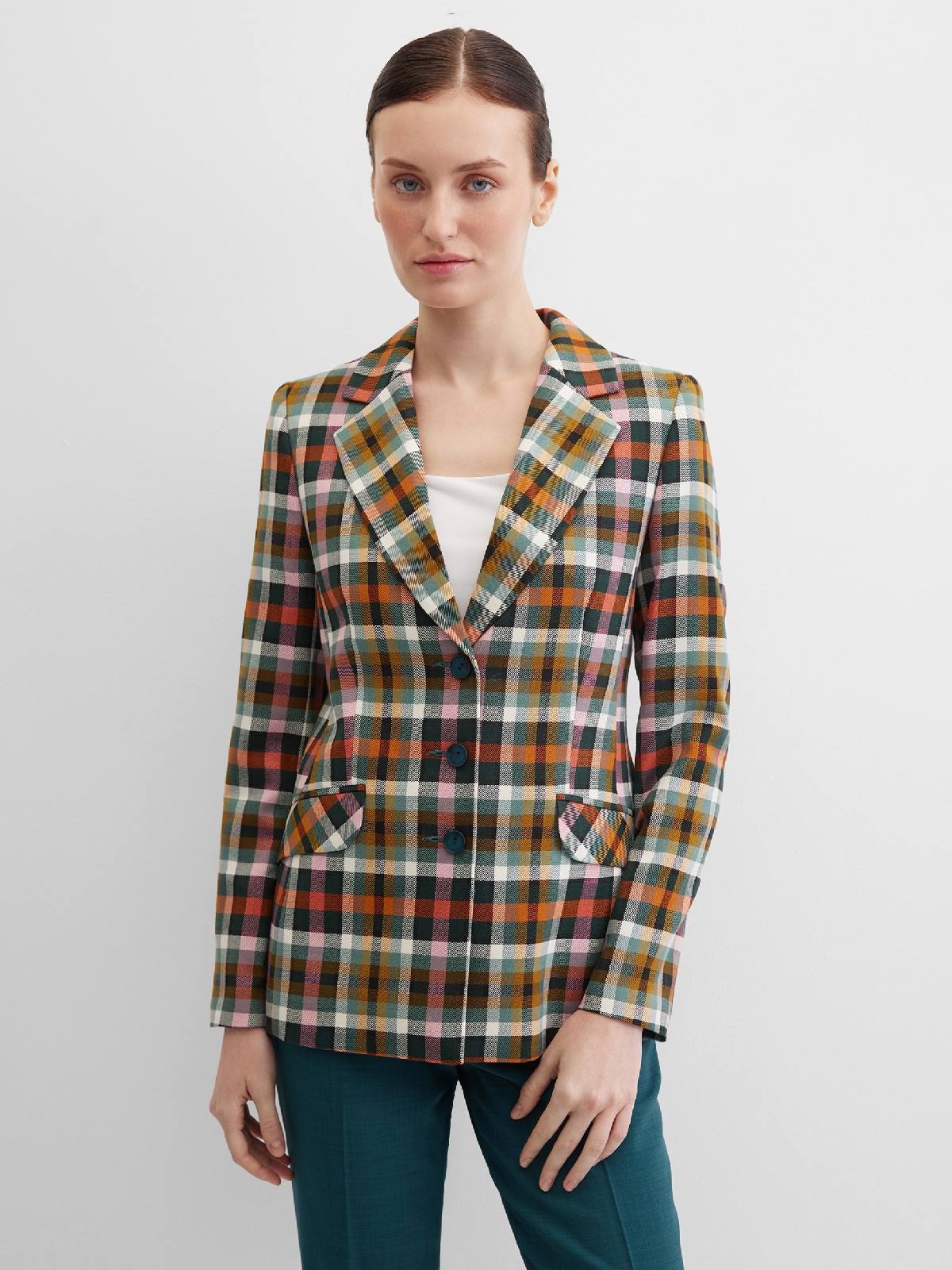 Пиджак с трендовым принтом в  клетку