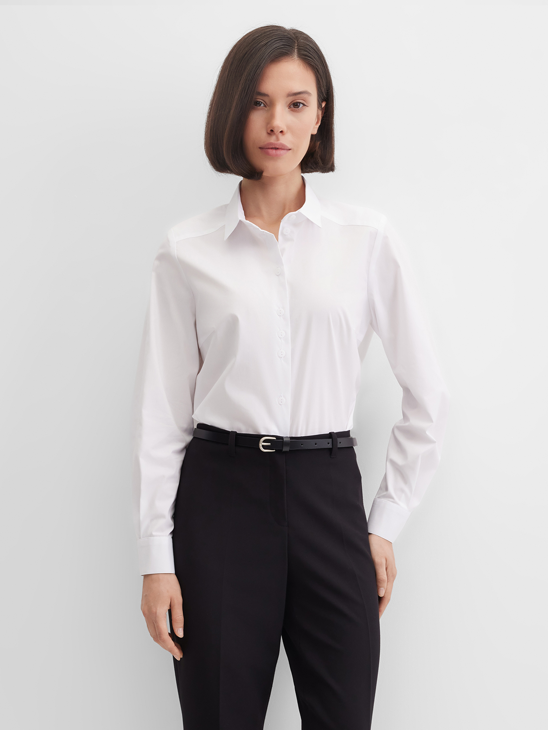 Блузка-сорочка с декоративной застежкой по спинке